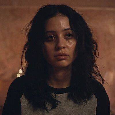 Foto para Perfil Triste de Mulher com Olhar Vazio
