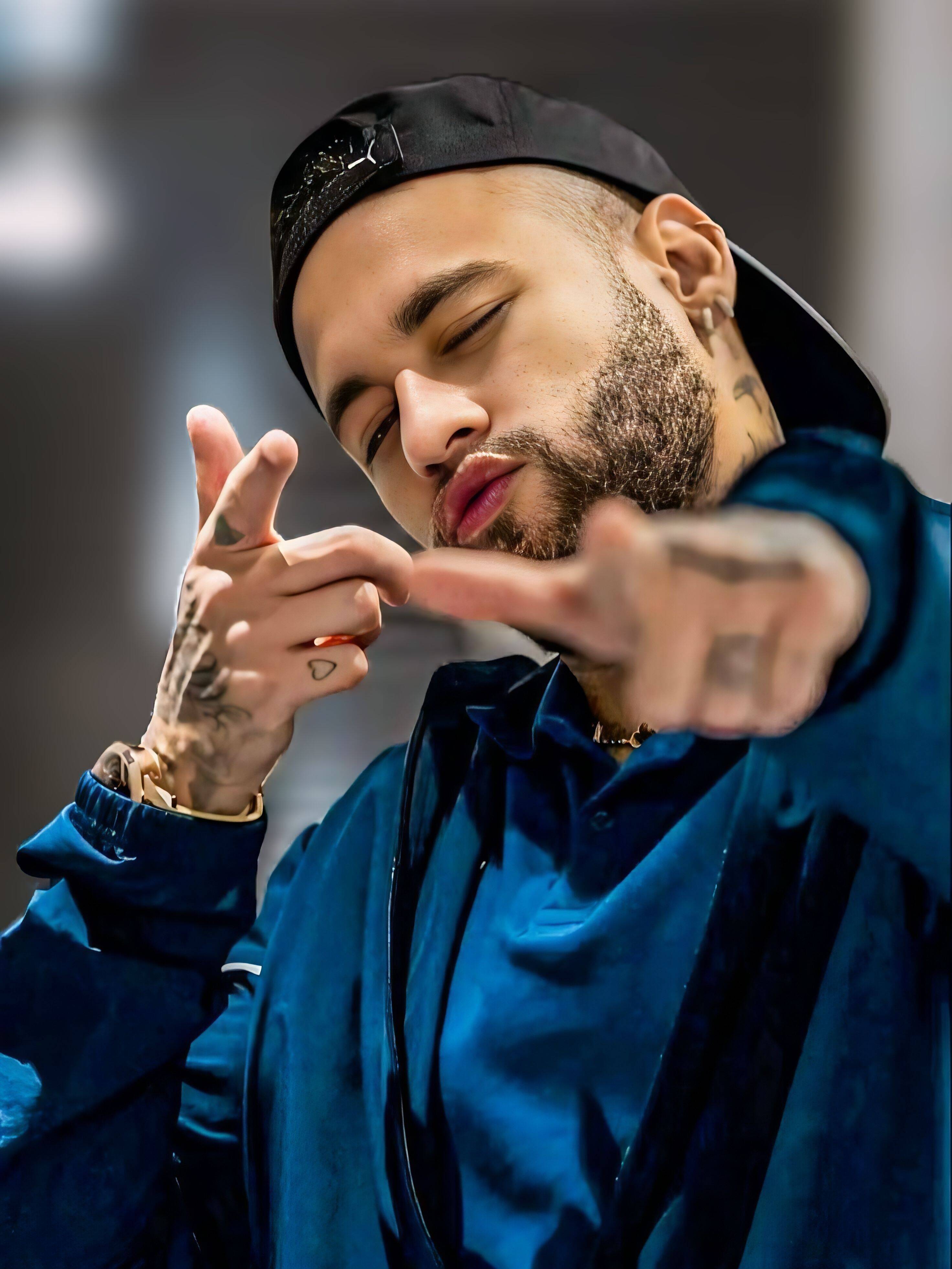 Foto de Neymar para perfil haciendo una pose elegante