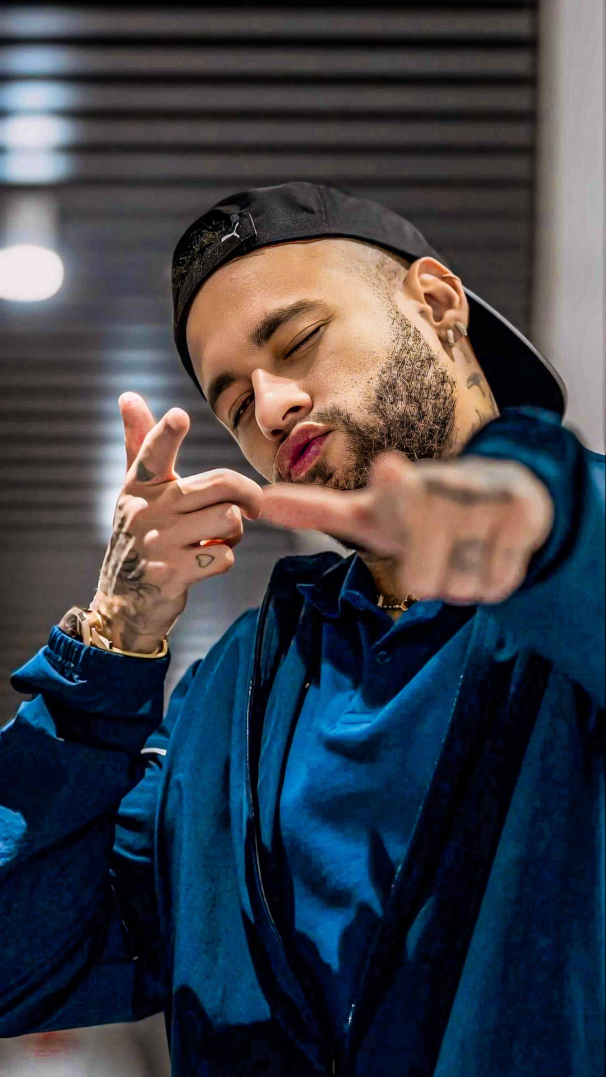 Foto de Neymar para perfil haciendo una pose elegante