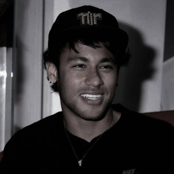 Foto de Neymar para Perfil Sonriendo con Gorra