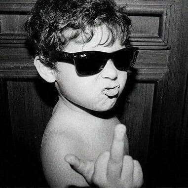 Foto de Perfil do Whatsapp de Menino Estiloso com Óculos Escuros