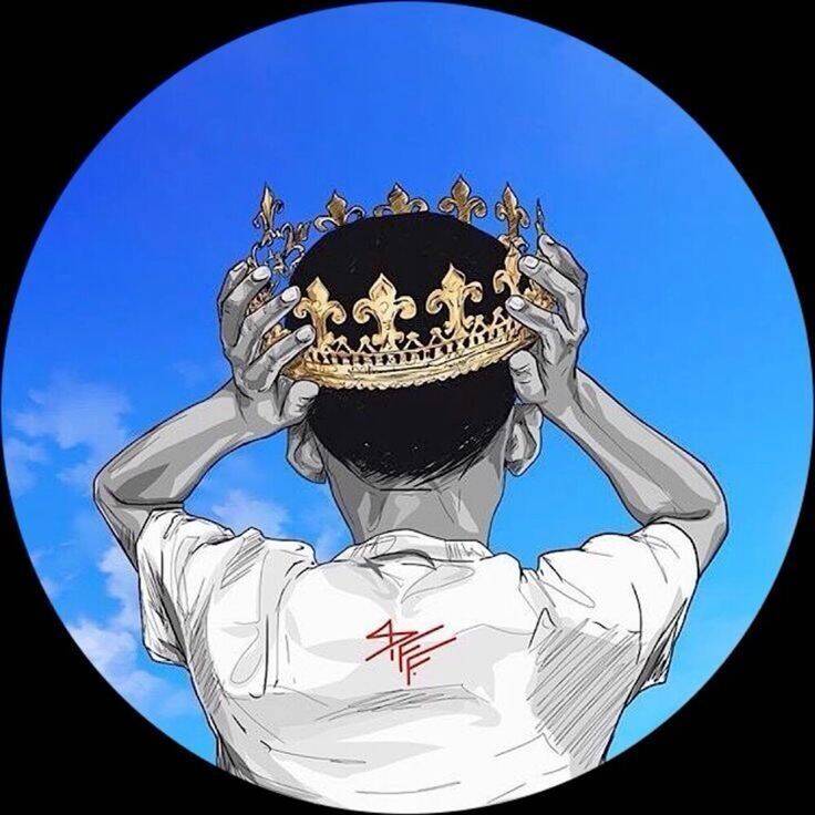 Foto de Perfil Masculino com Coroa e Céu Azul