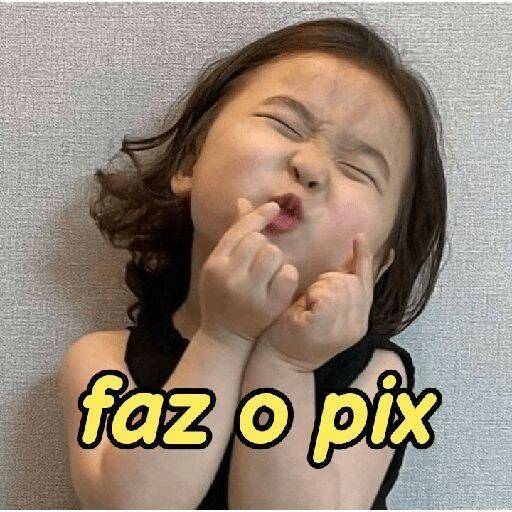 Divertida foto de perfil de un niño haciendo una mueca