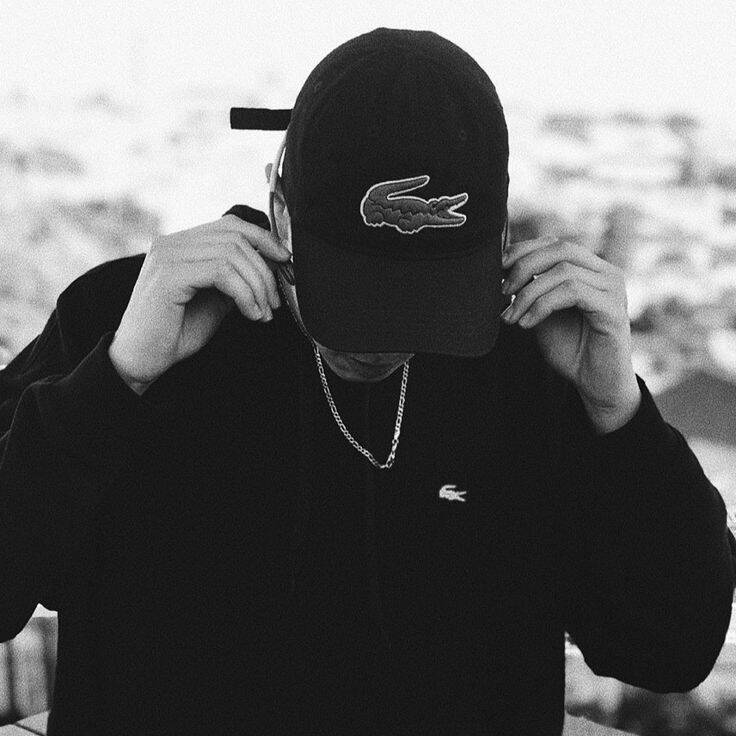 Imagen de perfil para Discord con gorra elegante