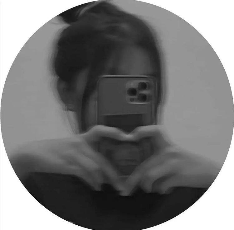 Foto de Perfil para Instagram Feminino com Câmera e Coração