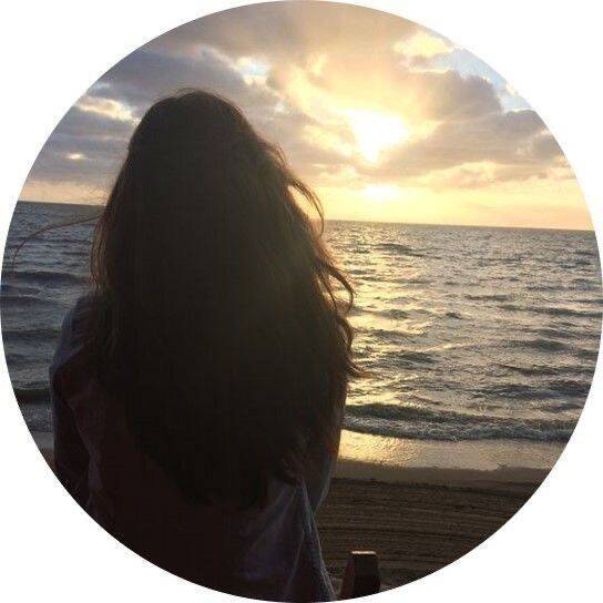 Foto de Perfil para Instagram Feminino ao Pôr do Sol na Praia