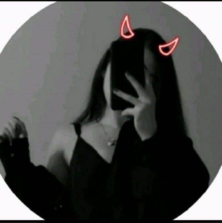 Foto Para Perfil do Whatsapp Feminino com Efeito de Chifres de Diabo