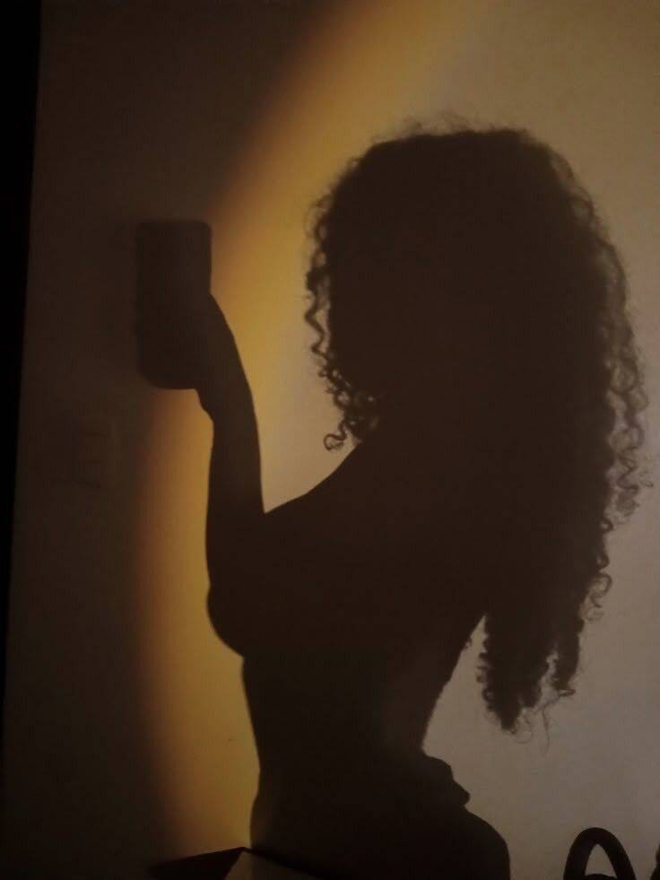 Foto de perfil para Mujer de Whatsapp con silueta elegante