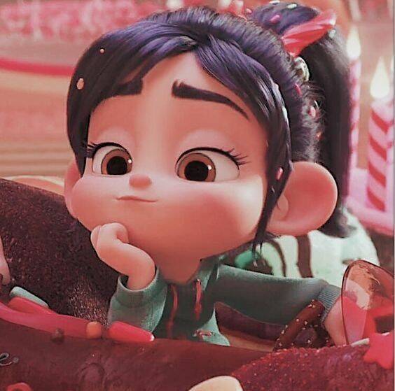 Foto de Perfil Feminino da Vanellope Doce e Sorridente