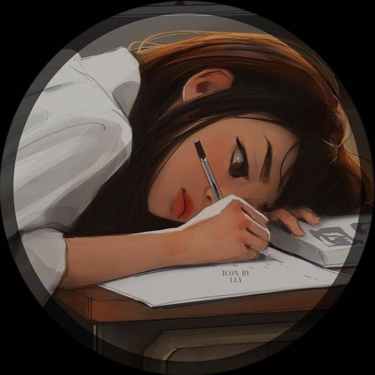 Foto de Perfil Feminino Estudante Escrevendo com Caneta