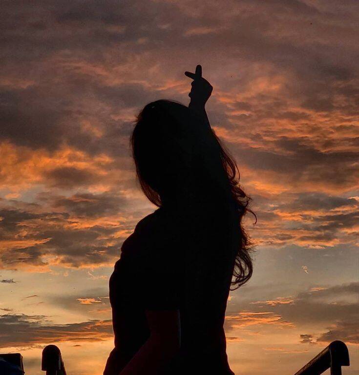 Foto de Perfil Feminino Silhueta ao Pôr do Sol