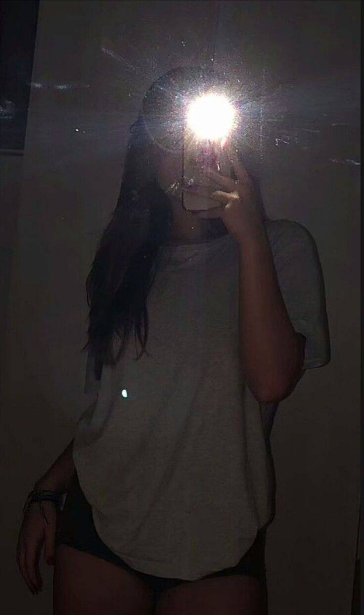 Foto de Perfil Feminino com Reflexo Brilhante