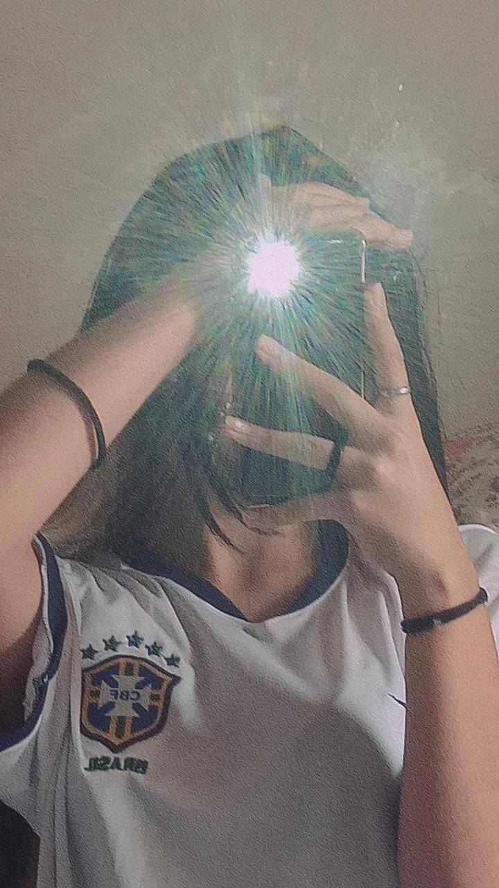 Foto de perfil para Mujer con reflejo y flash.