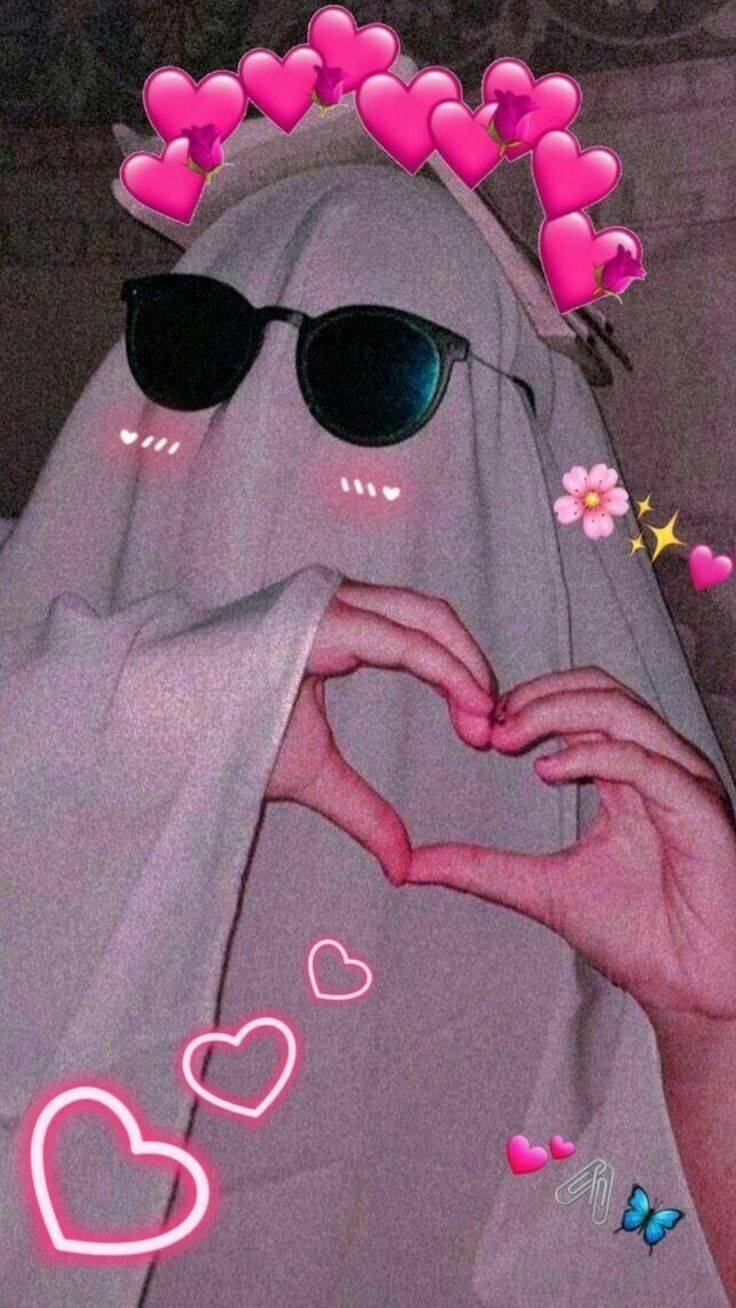 Foto de perfil para Mujer de un pequeño fantasma con corazones y gafas de sol
