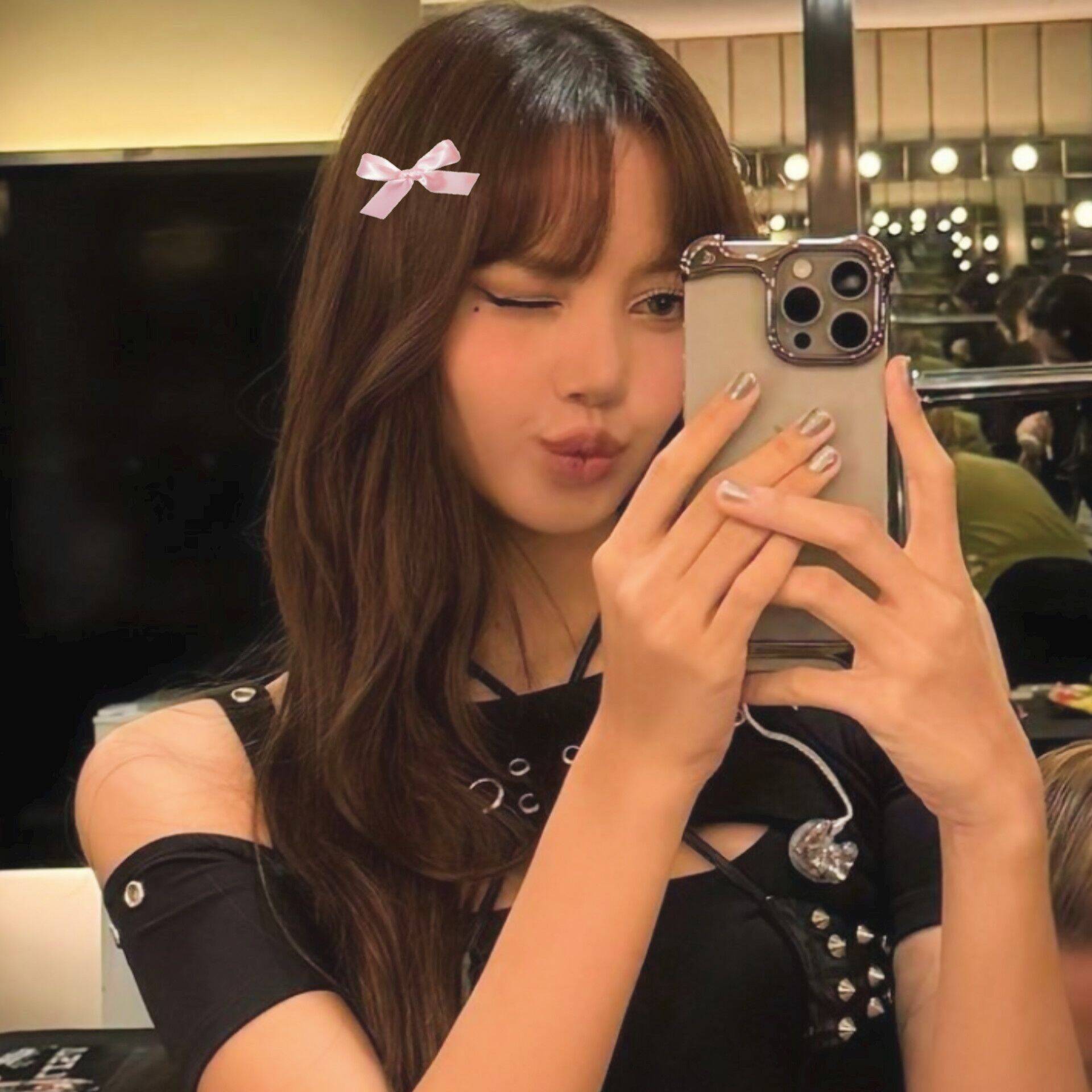 Foto Para Perfil Bonita e Fofa com Cabelo Longo e Laço