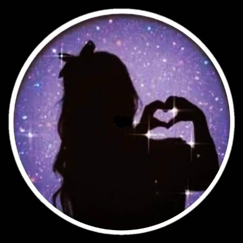 Foto de perfil de silueta de corazón estrellado hermosa y linda