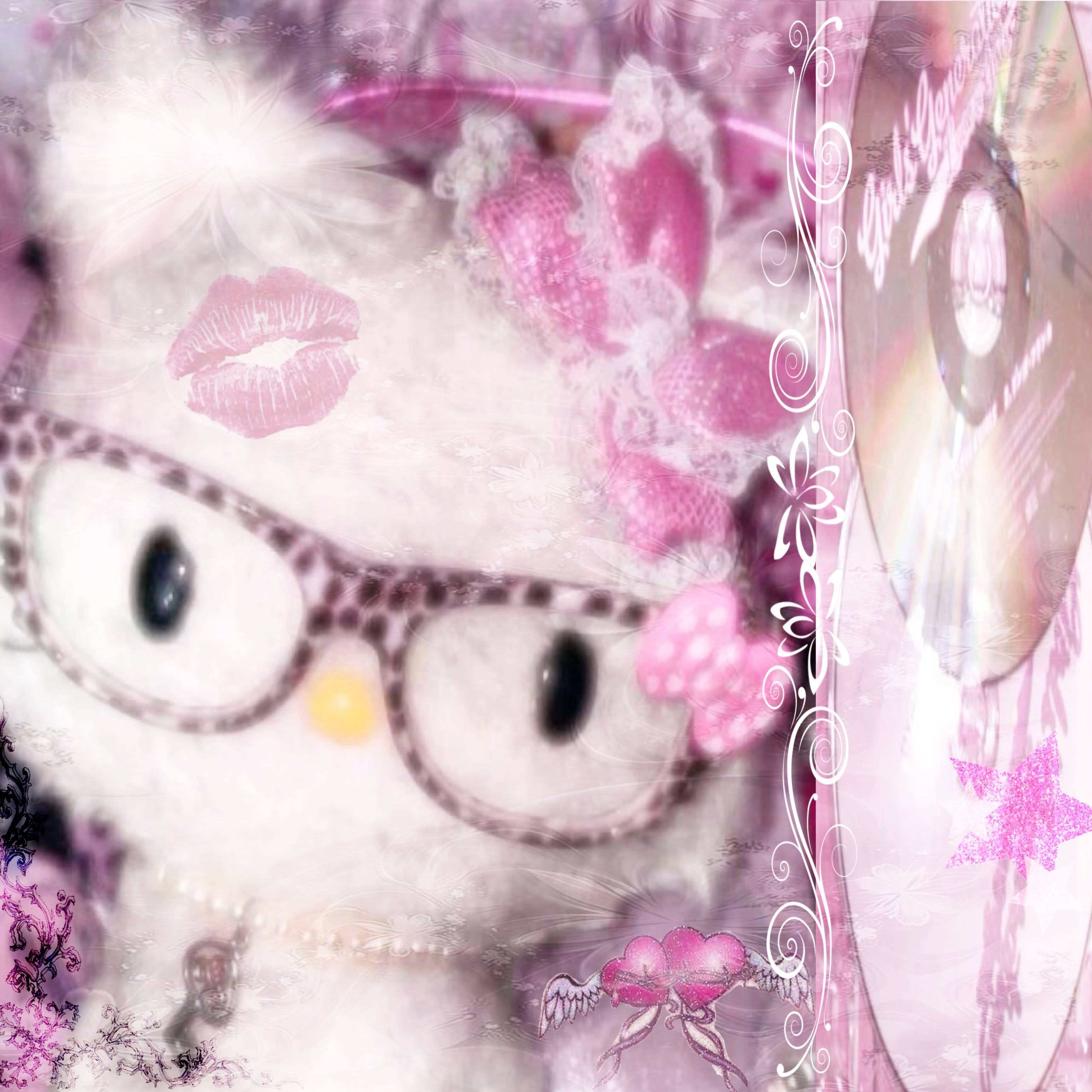 Foto de perfil de la linda Hello Kitty con gafas y lazo rosa