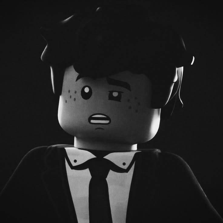 Foto de Perfil Preta de Personagem Lego com Expressão Triste