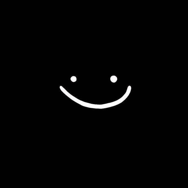 Foto de Perfil Preta com Sorriso Simples