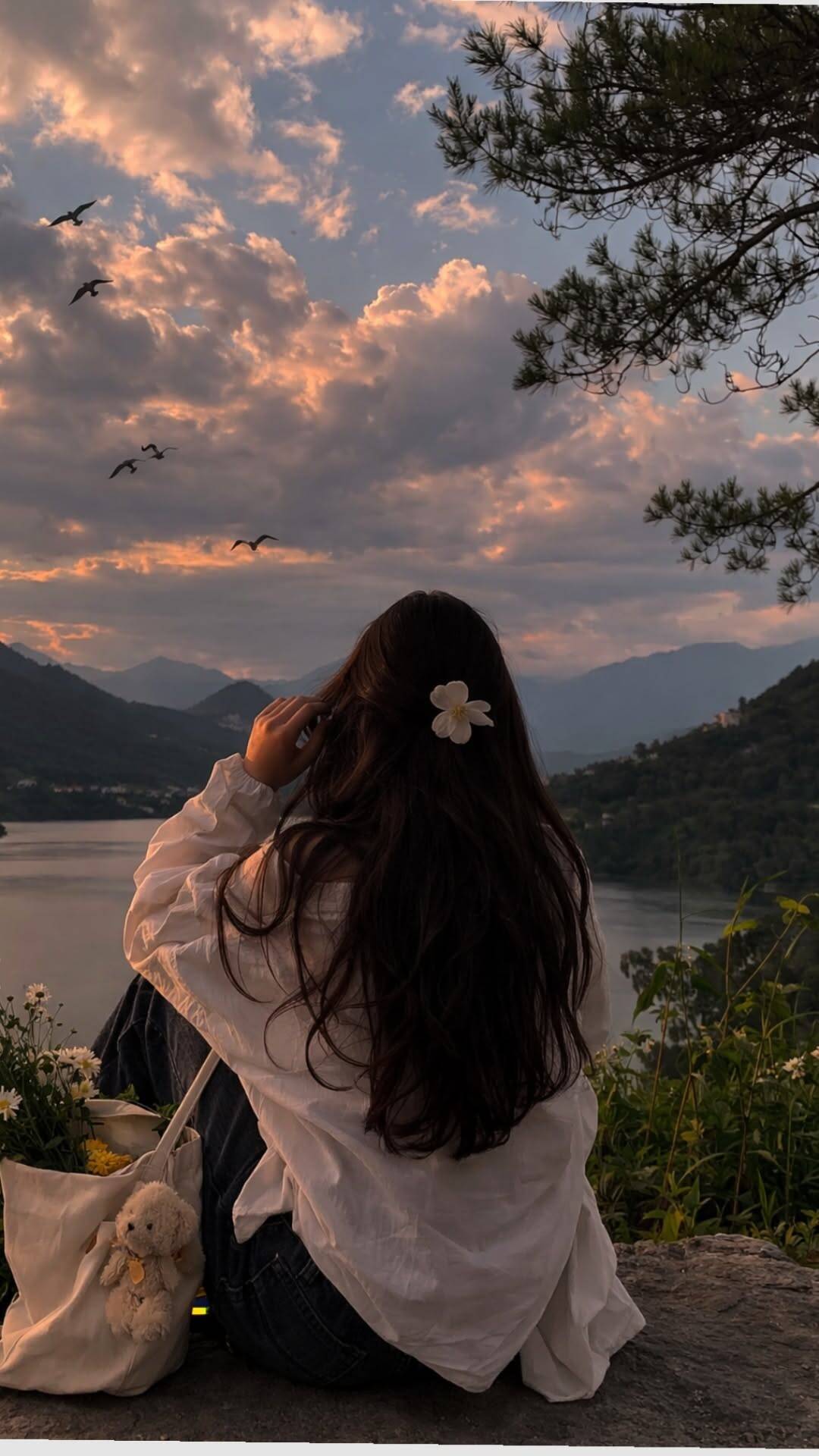 Foto de Perfil Aesthetic ao Pôr do Sol com Vista para a Montanha