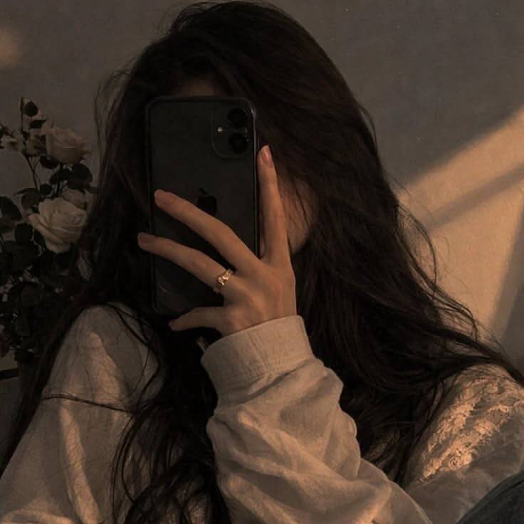 Foto de Perfil Aesthetic com Luz Natural e Estilo Casual
