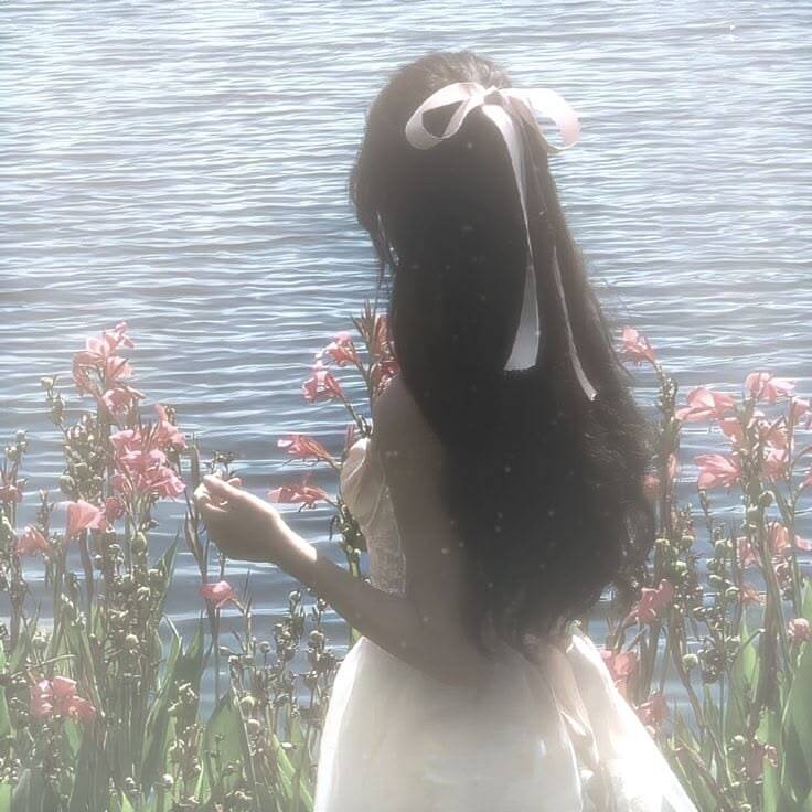 Pfp Profile Picture for TikTok Dreamy Style with White Bow