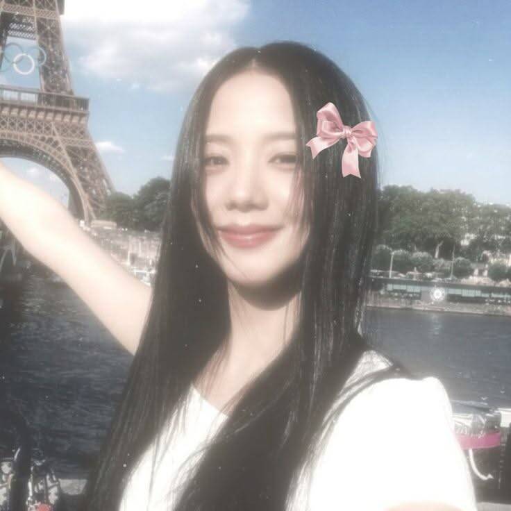 Pfp Profile Picture for TikTok in Paris with Pink Bow