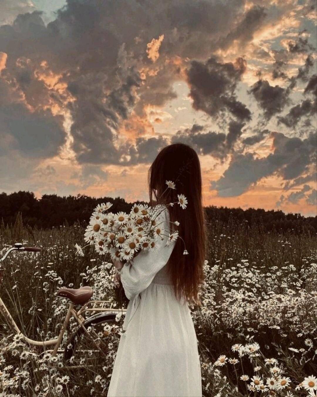 Foto de Perfil para TikTok Romântica no Campo com Flores