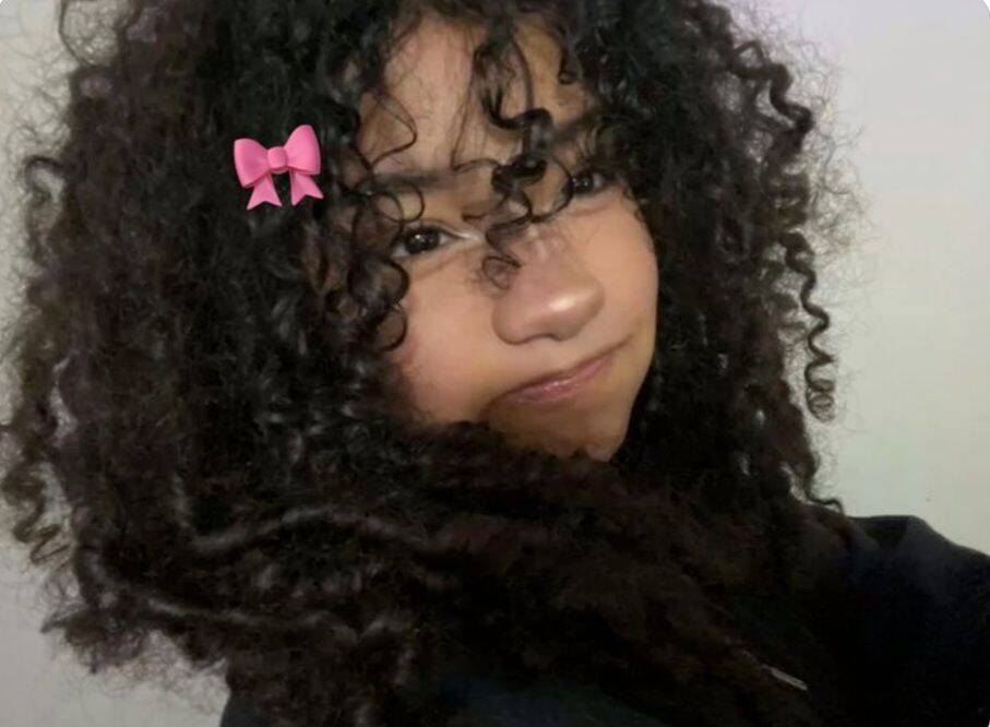 TikTok Pfp Profile Picture of Girl with Curly Hair and Bow