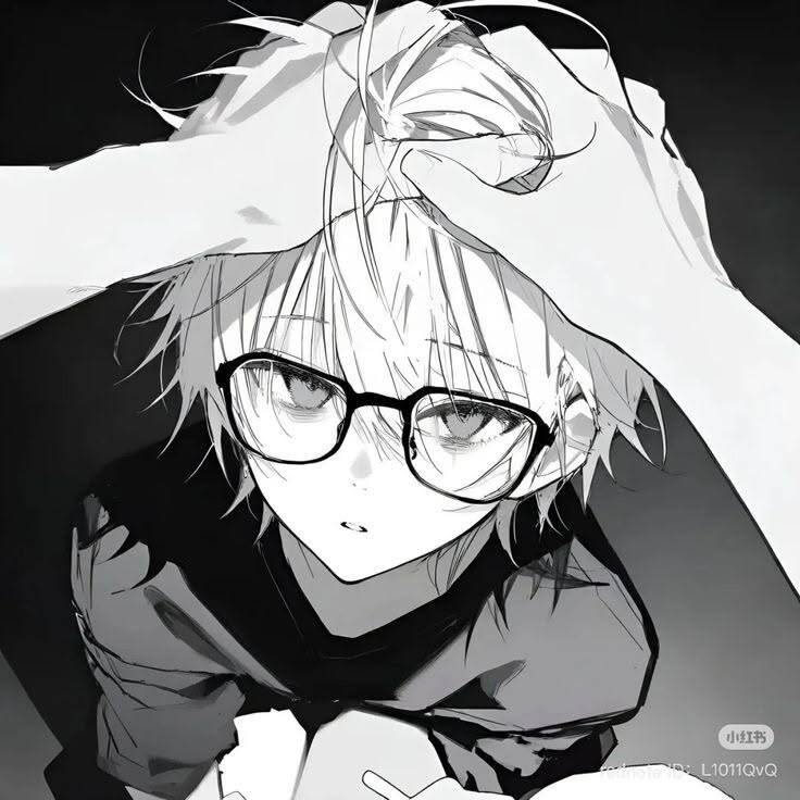 Foto de perfil de Femboy con gafas y cabello desordenado