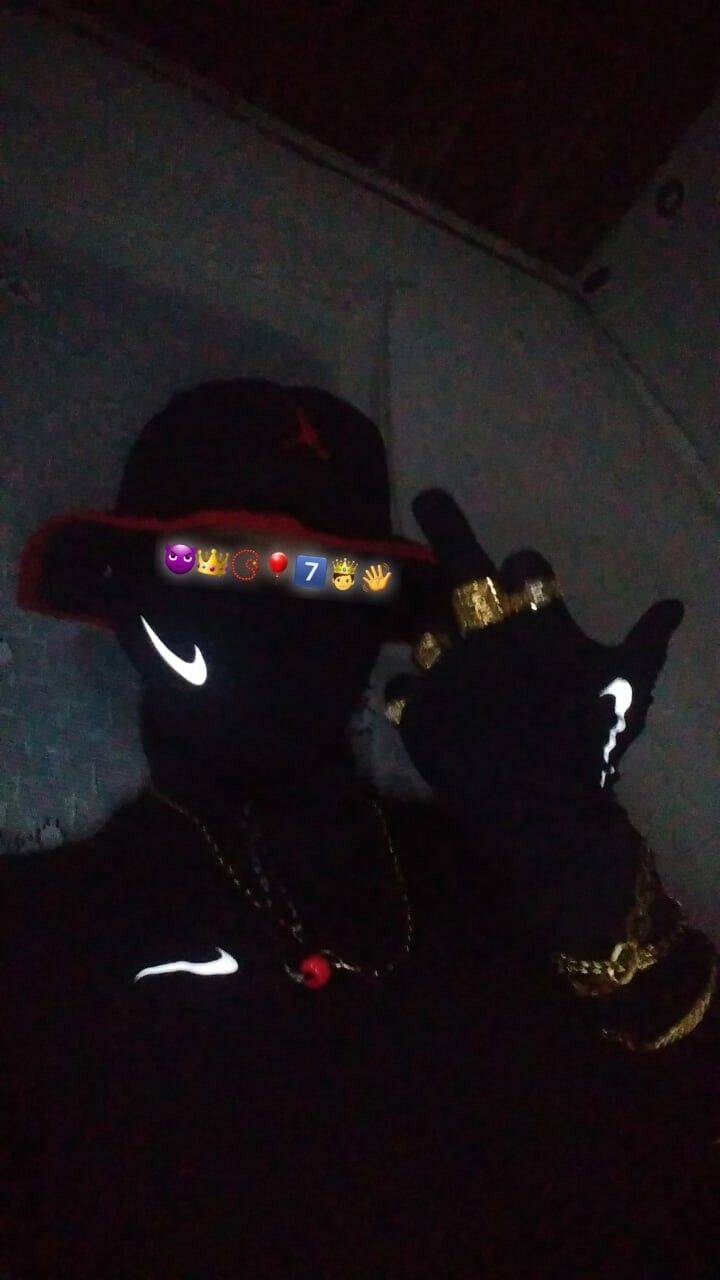 Pfp Profile Picture of Crea with Mysteriors Style and Golden Accessories