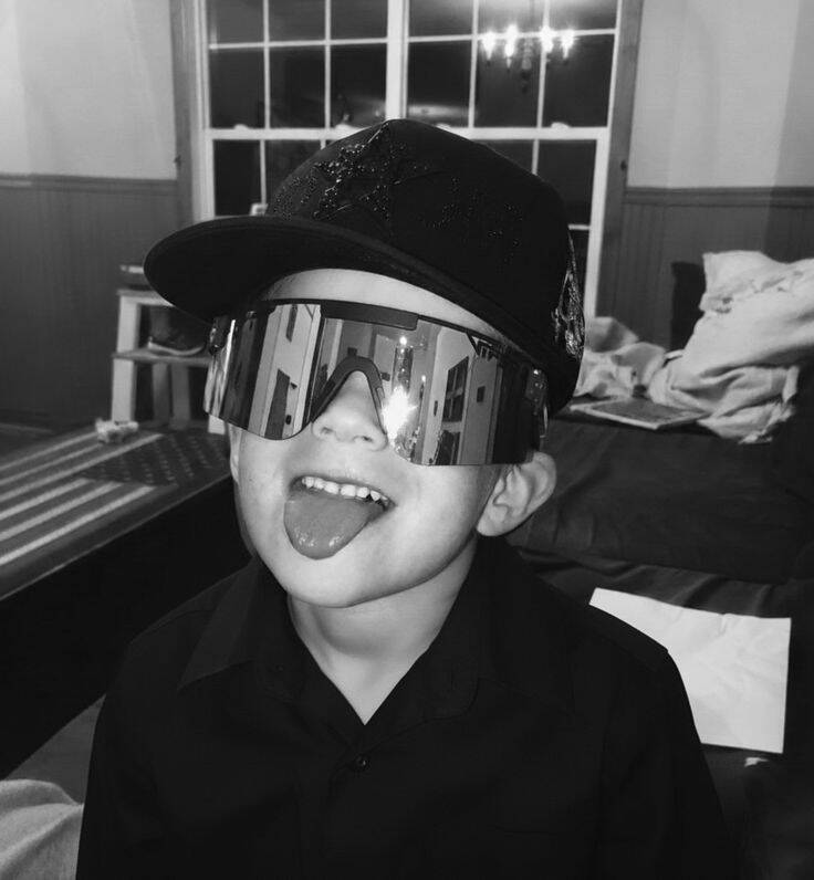 Pfp Profile Picture of Chick with Stylish Glasses and Cap