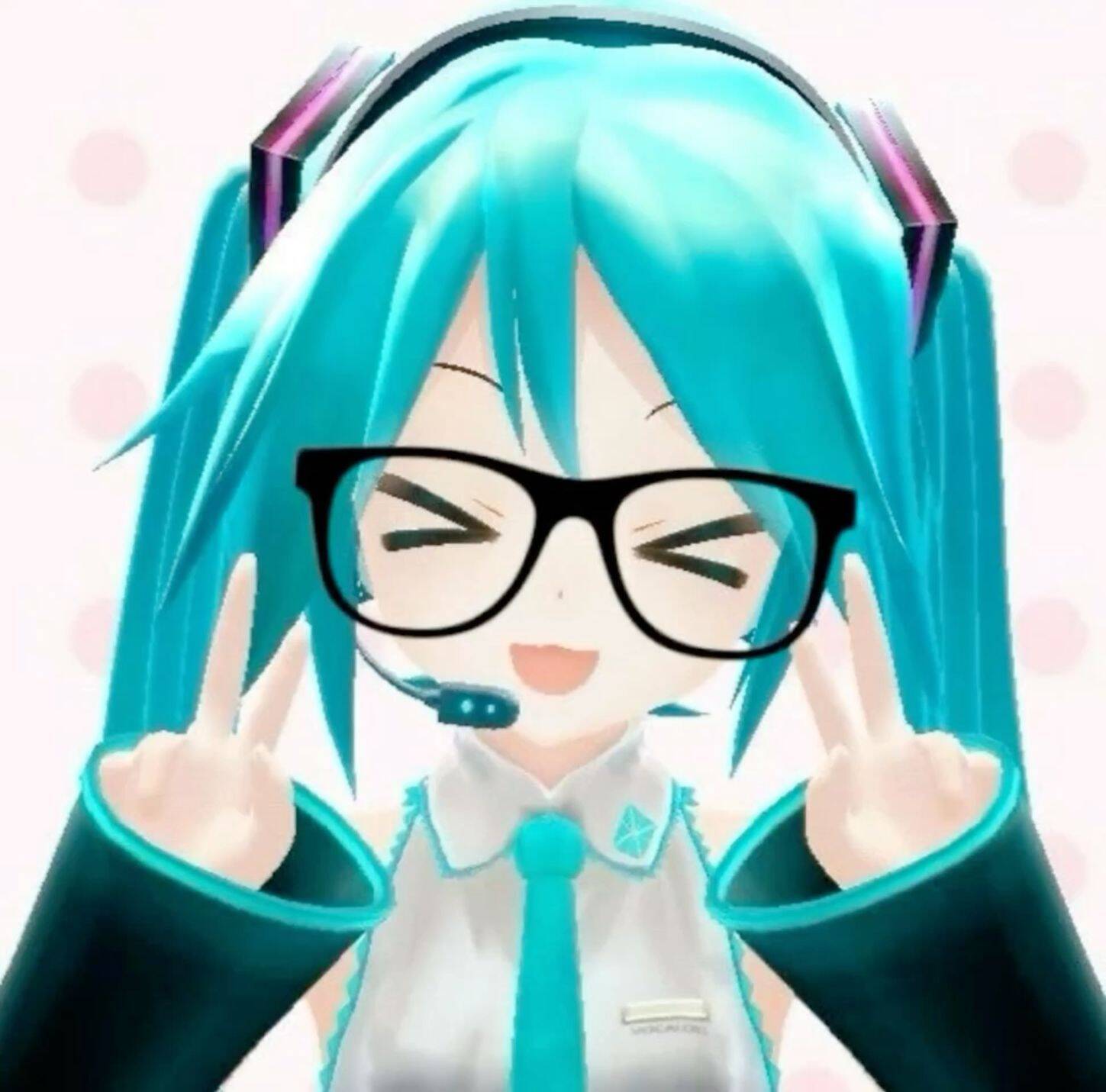 Foto de Perfil da Hatsune Miku com Óculos e Sorriso