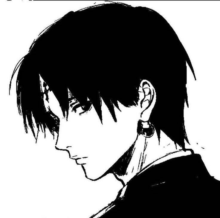 Foto de perfil de chico anime con cabello negro y mirada misteriosa