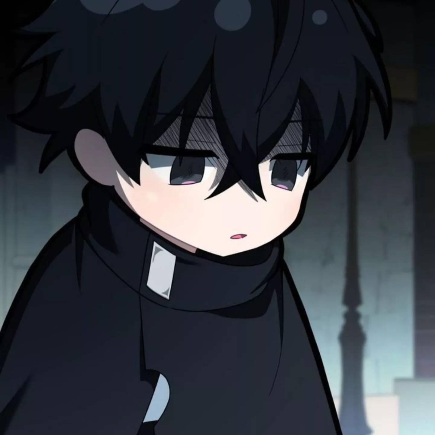Foto de perfil de chico anime con cabello negro y ojos tristes