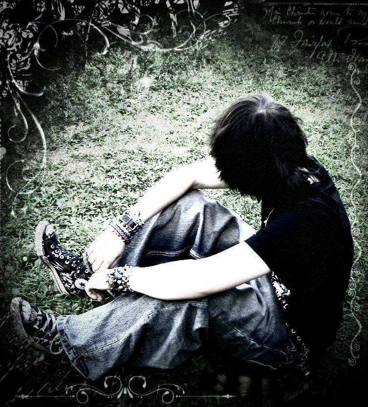 Foto de perfil emo sentada con estilo alternativo