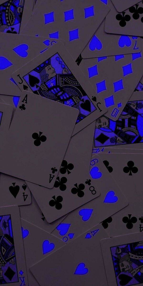 Fondo de Pantalla de Cria con Naipes para Celular/iPhone 4K