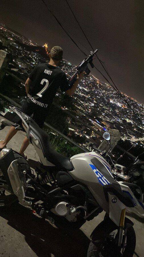 Crea Fondo de Pantalla con Moto y Vista Nocturna para Móvil/iPhone 4K