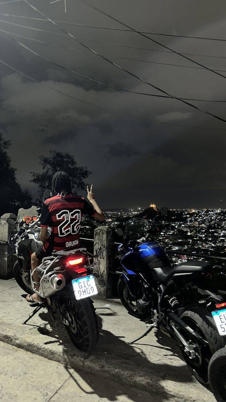 Fondo de Pantalla de Crea en Moto con Vista Nocturna para Móvil/iPhone 4K