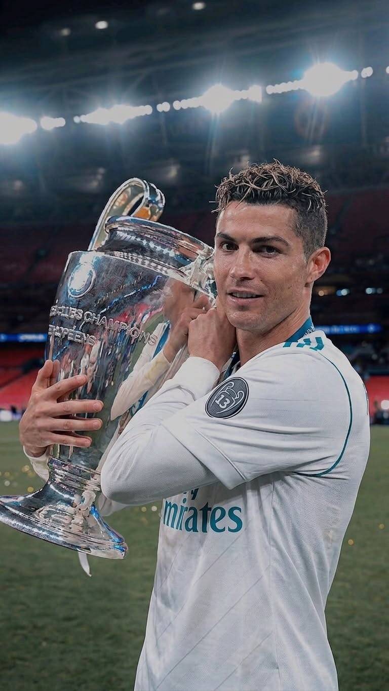 Papel de Parede do Cristiano Ronaldo com Taça da Champions CR7 para Celular/iPhone 4K