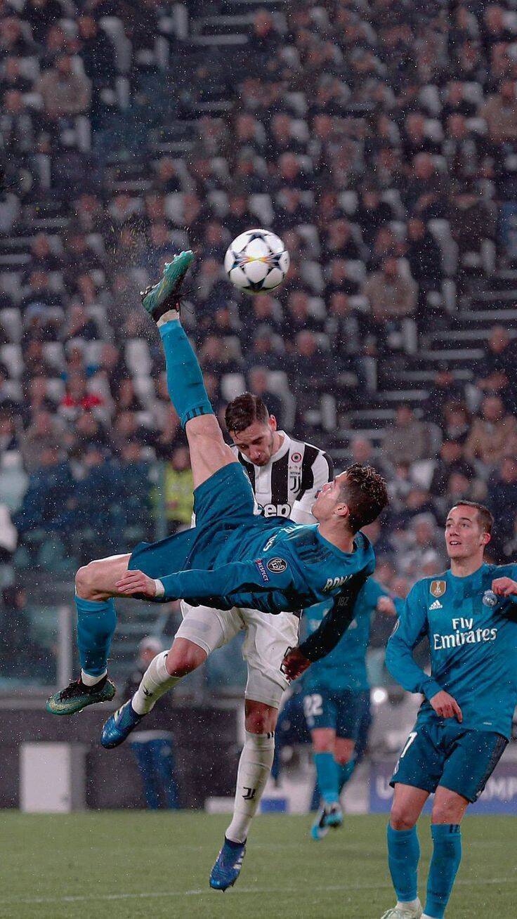 Fondo de Pantalla de Cristiano Ronaldo en Bicicleta para Celular/iPhone 4K