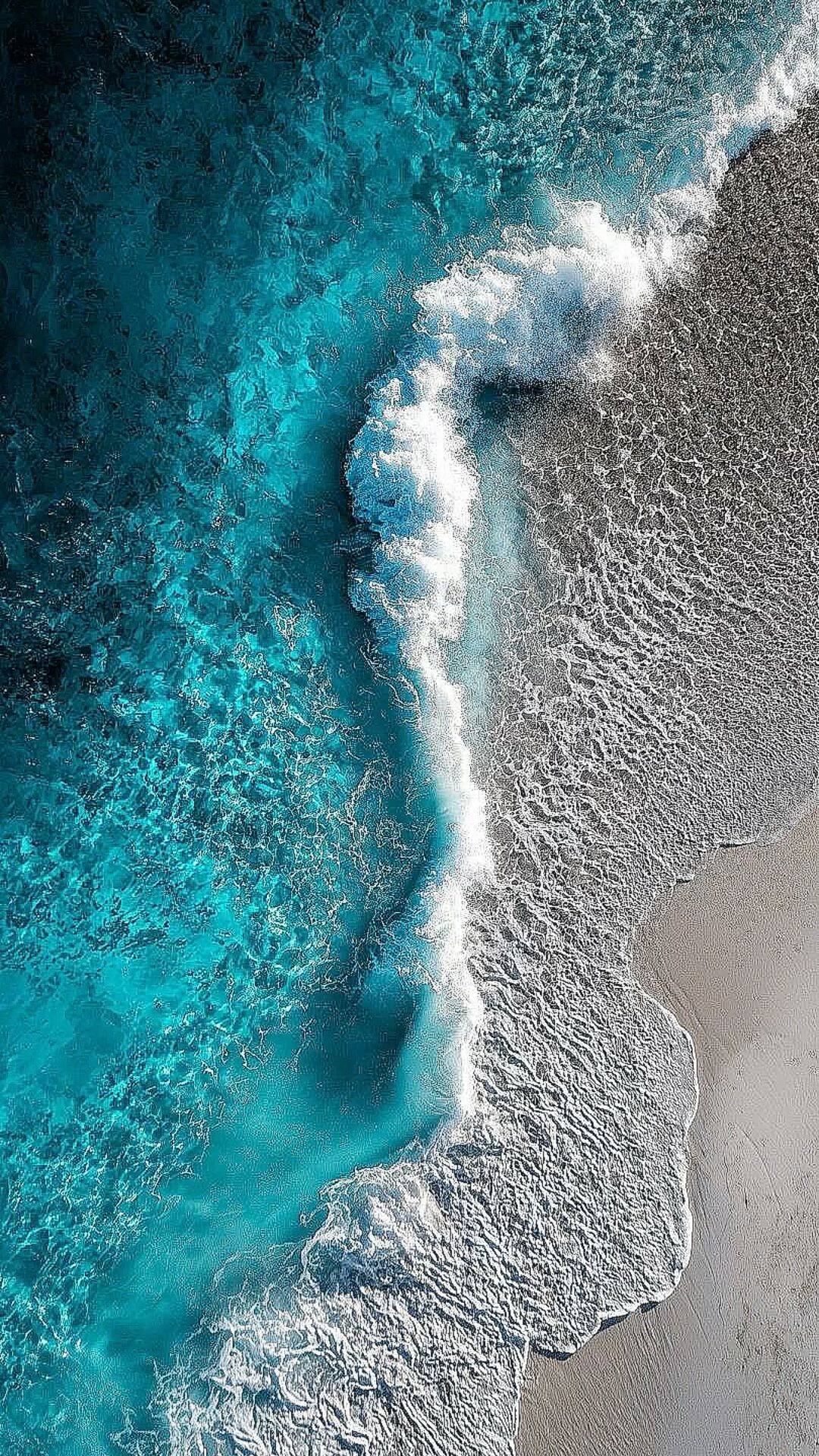 Fondo de Pantalla de Playa con Olas Azules y Arena para Móvil/iPhone 4K