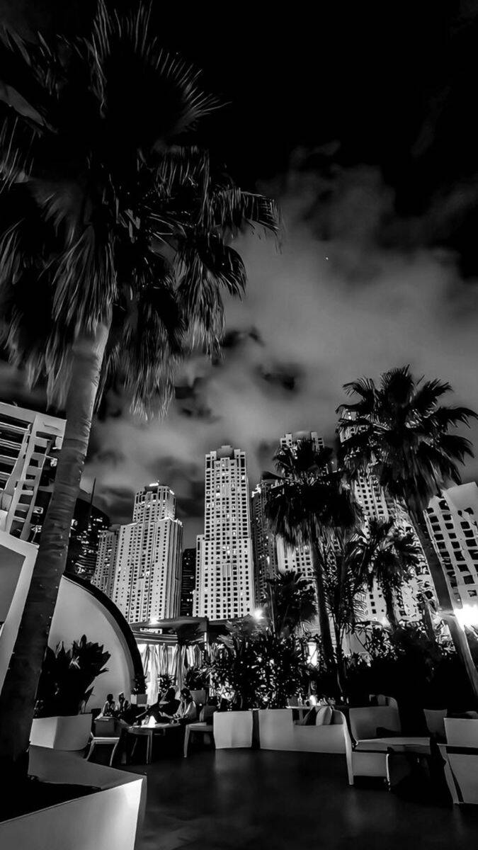 Papel de Parede Preto e Branco de Paisagem Urbana para Celular/iPhone 4K