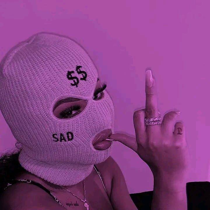 Papel de Parede Baddie com Máscara e Atitude para Celular/iPhone
