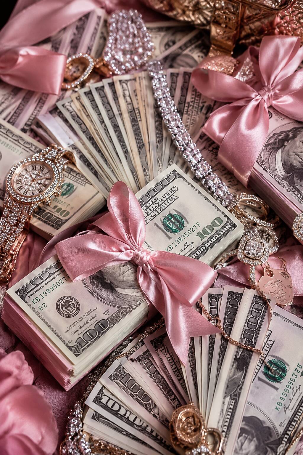 Papel de Parede Baddie com Dinheiro e Laços Rosa para Celular/iPhone