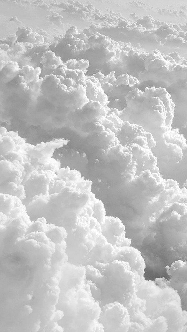 Fondo de Pantalla Blanco con Nubes Esponjosas para Celular/iPhone 4K