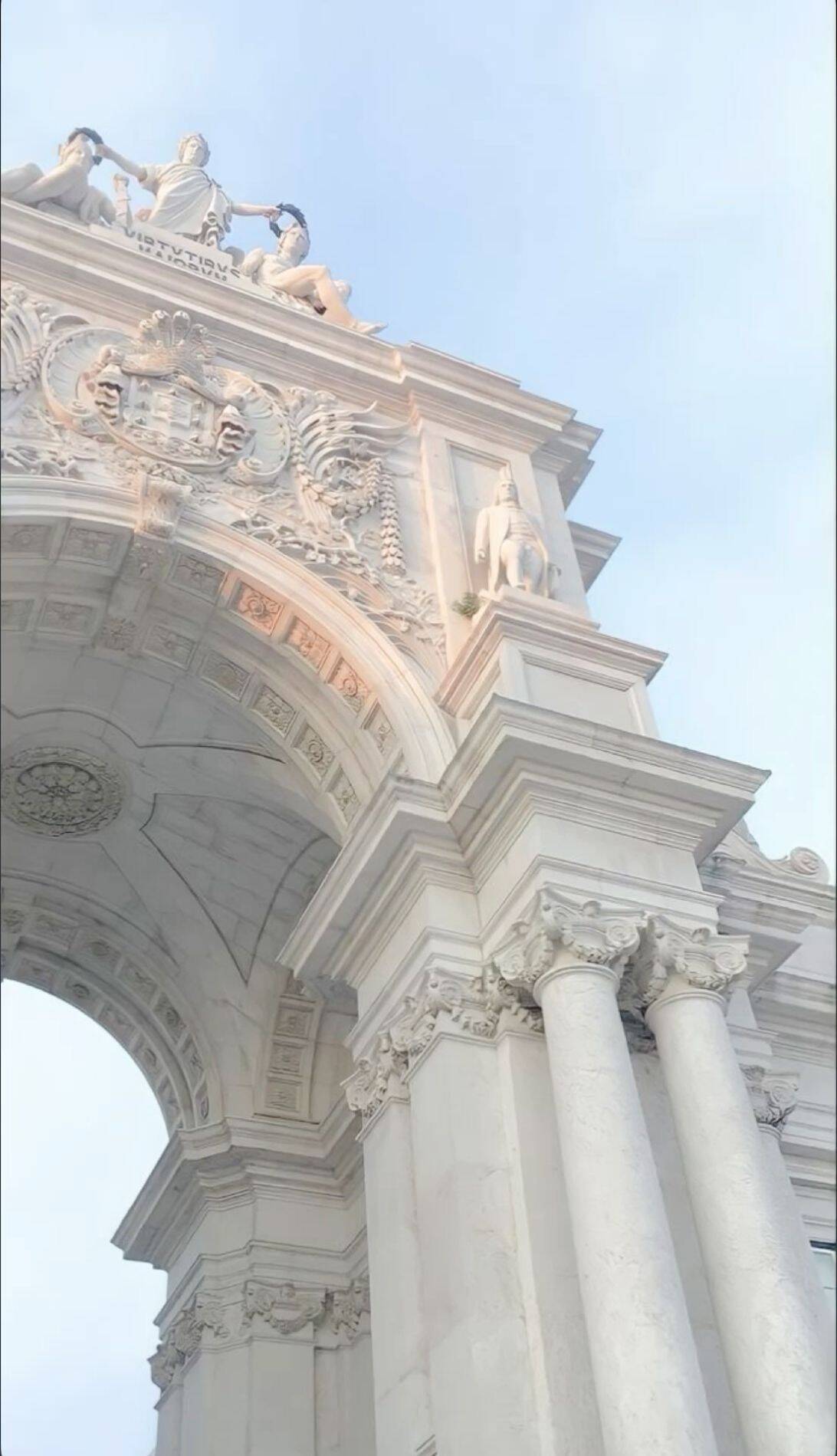 Papel de Parede Branco com Arco Clássico para Celular/iPhone 4K
