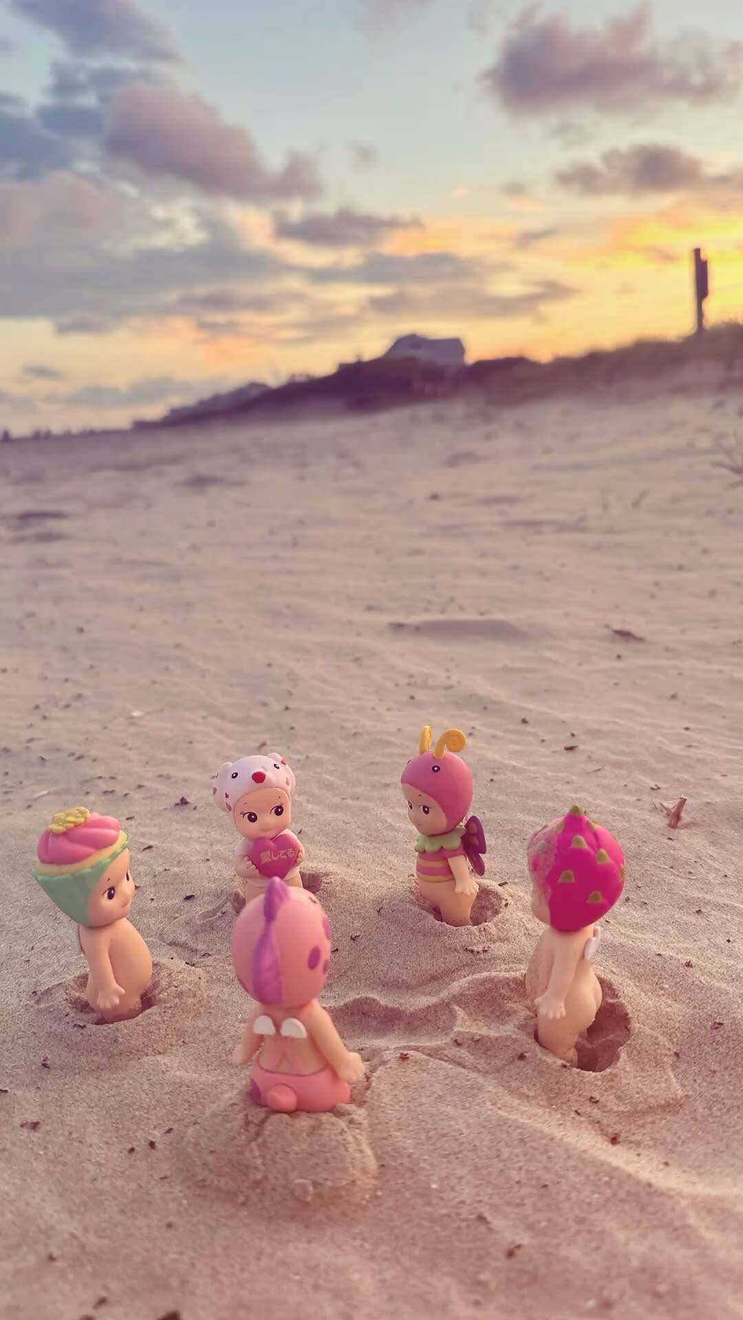Papel de Parede de Verão com Bonequinhos na Praia para Celular/iPhone 4K