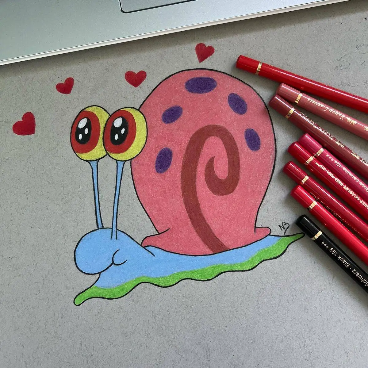 Desenho Fofo para Desenhar de Caracol com Olhos Grandes e Corações