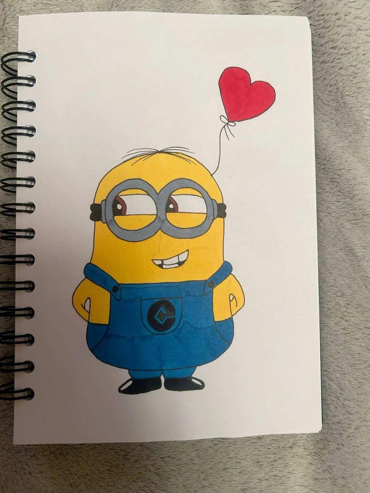 Desenho Fofo para Desenhar de Minion com Balão de Coração